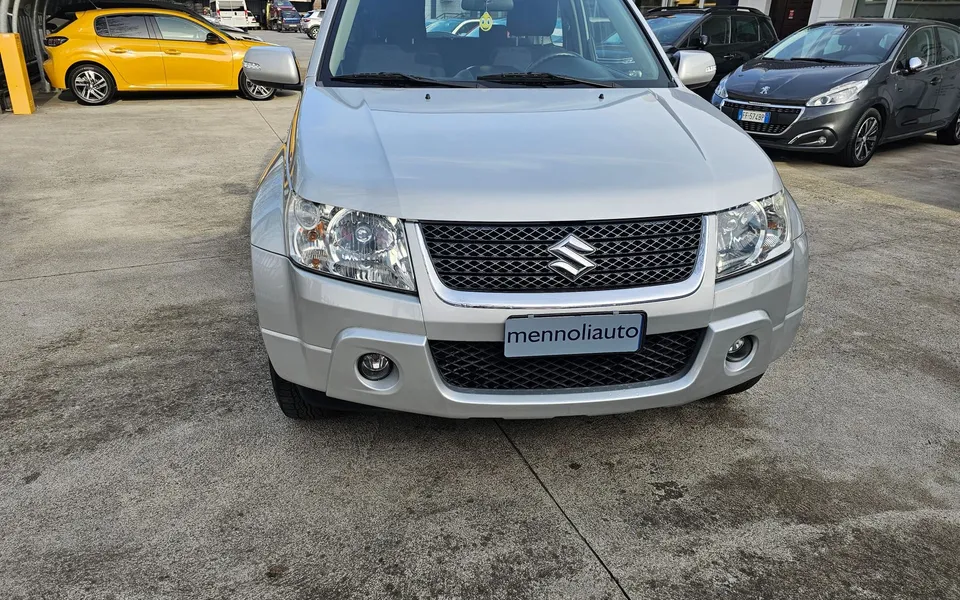 Suzuki Grand Vitara — foto 2 di 8