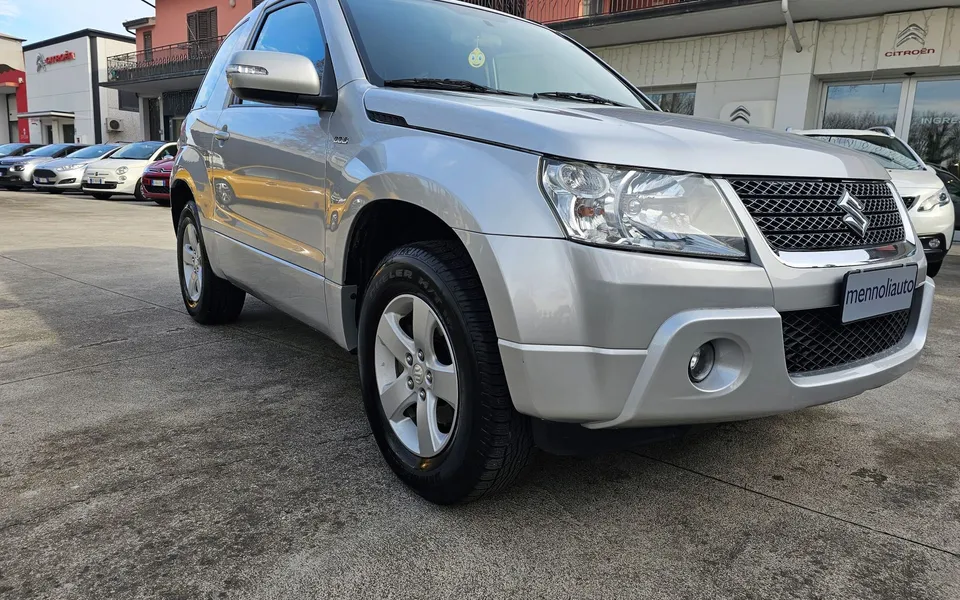 Suzuki Grand Vitara — foto 3 di 8