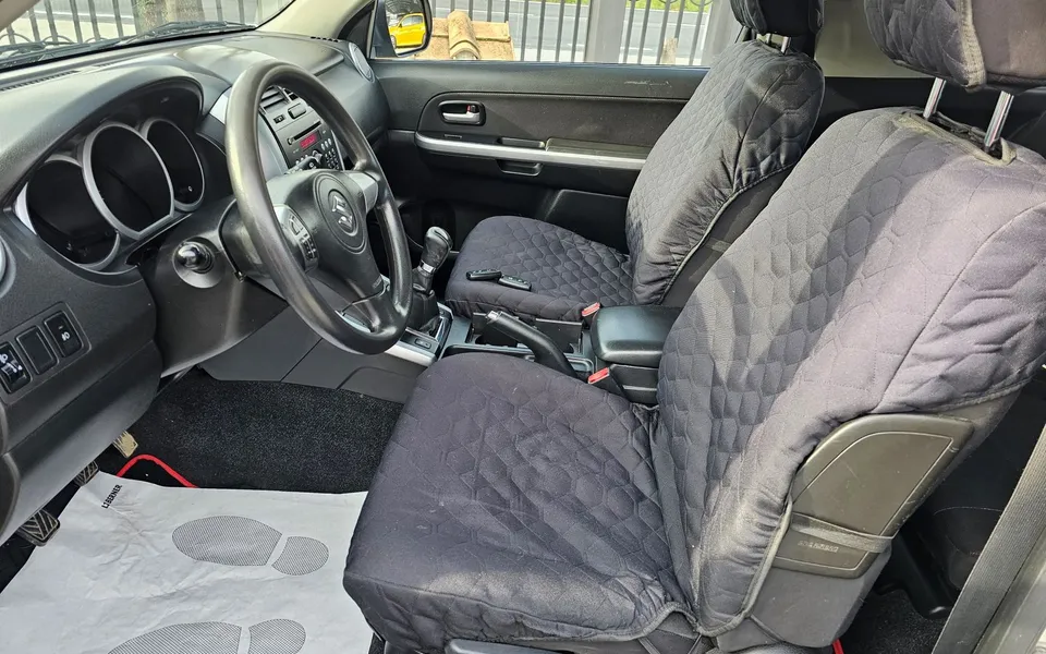 Suzuki Grand Vitara — foto 5 di 8