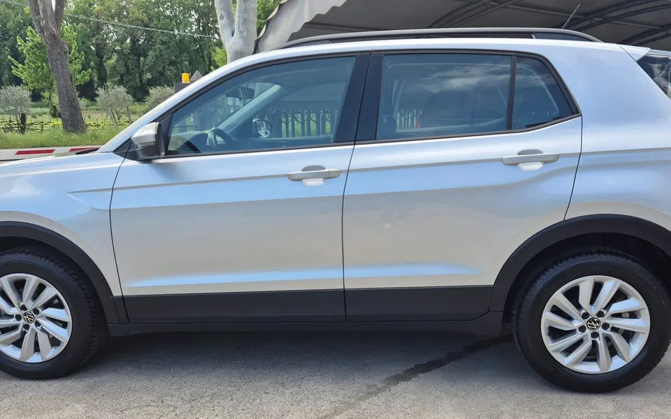 Volkswagen T-Cross 1.0 TSI Style — foto 8 di 22