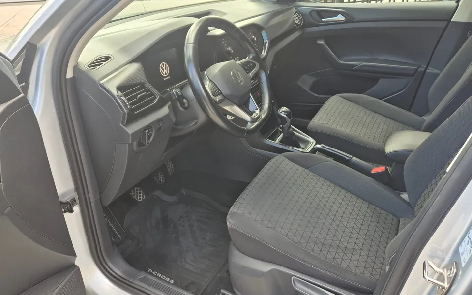 Volkswagen T-Cross 1.0 TSI Style — foto 9 di 22