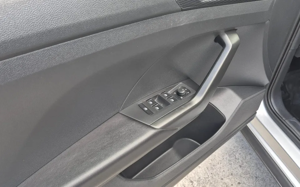 Volkswagen T-Cross 1.0 TSI Style — foto 11 di 22