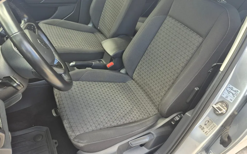 Volkswagen T-Cross 1.0 TSI Style — foto 12 di 22