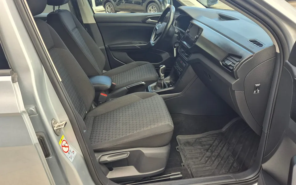 Volkswagen T-Cross 1.0 TSI Style — foto 13 di 22
