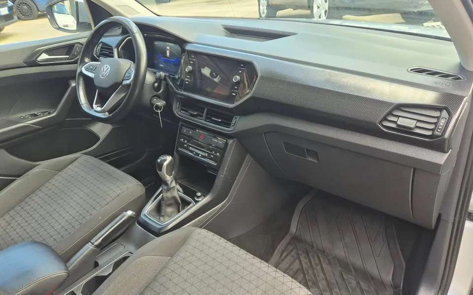 Volkswagen T-Cross 1.0 TSI Style — foto 14 di 22