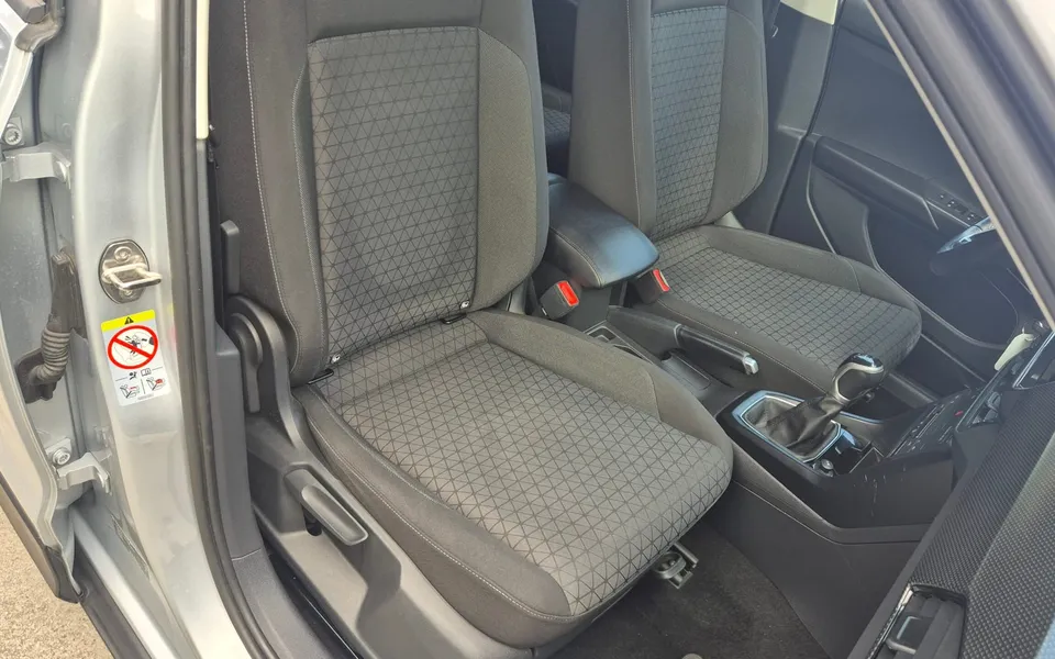 Volkswagen T-Cross 1.0 TSI Style — foto 15 di 22