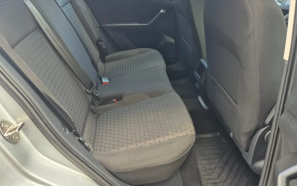 Volkswagen T-Cross 1.0 TSI Style — foto 16 di 22