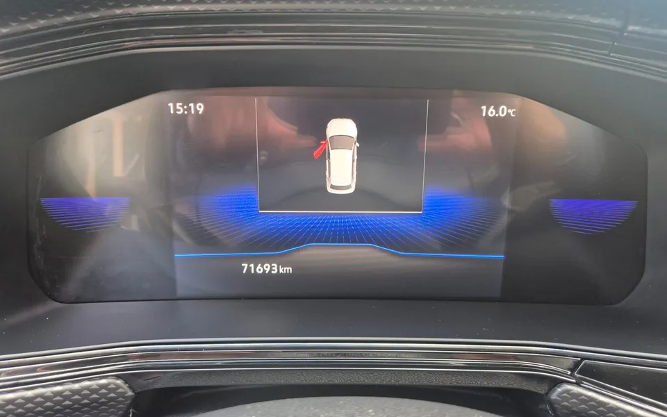 Volkswagen T-Cross 1.0 TSI Style — foto 18 di 22
