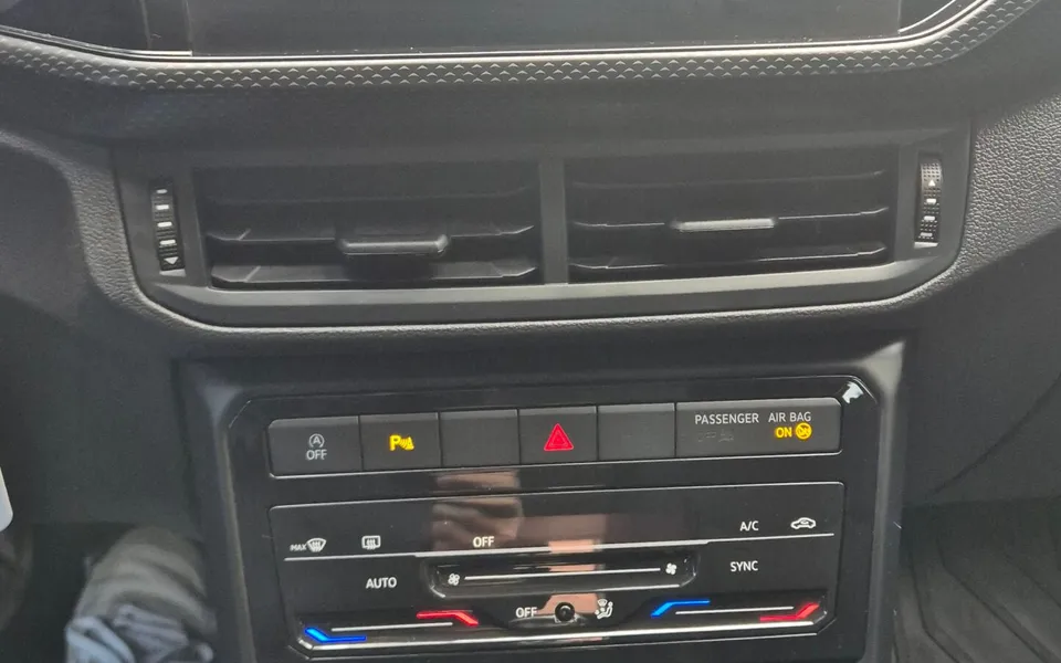 Volkswagen T-Cross 1.0 TSI Style — foto 20 di 22