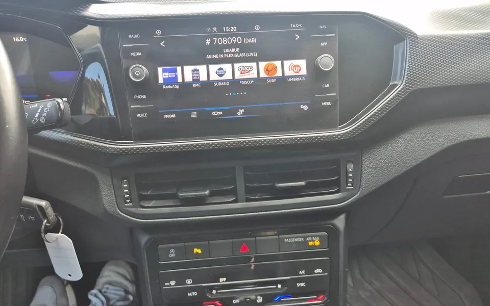 Volkswagen T-Cross 1.0 TSI Style — foto 21 di 22